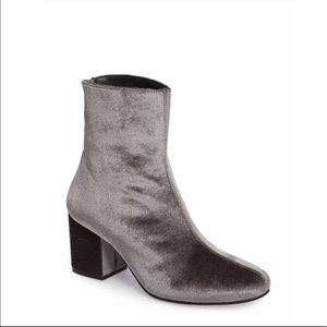 FREE PEOPLE, size 36, silver velvet